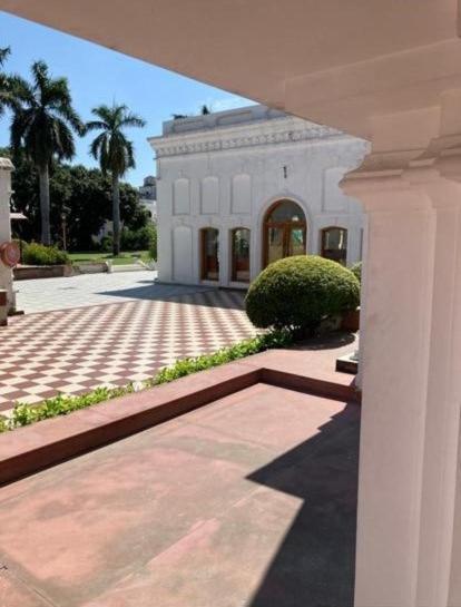 Отель A Mansion Kashipur Экстерьер фото